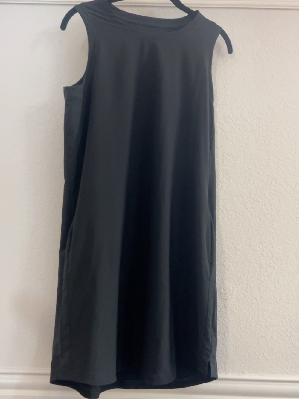 Cotopaxi Women’s Medium Black Sleeveless Travel Midi Dress